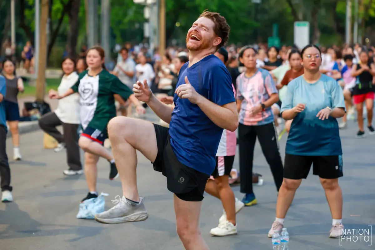 แอโรบิกสวนลุมฯ ฟีเวอร์คนเมือง มากกว่าการเผาผลาญ เทรนด์สุขภาพสายสนุก
