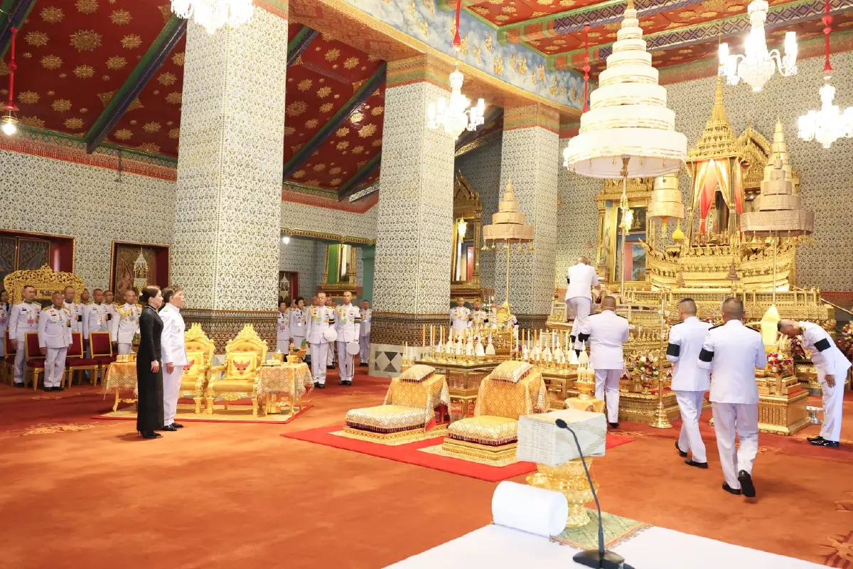 ในหลวง พระราชินี เสด็จฯ ไปทรงบำเพ็ญพระราชกุศลในการพระราชพิธีสงกรานต์ 2569