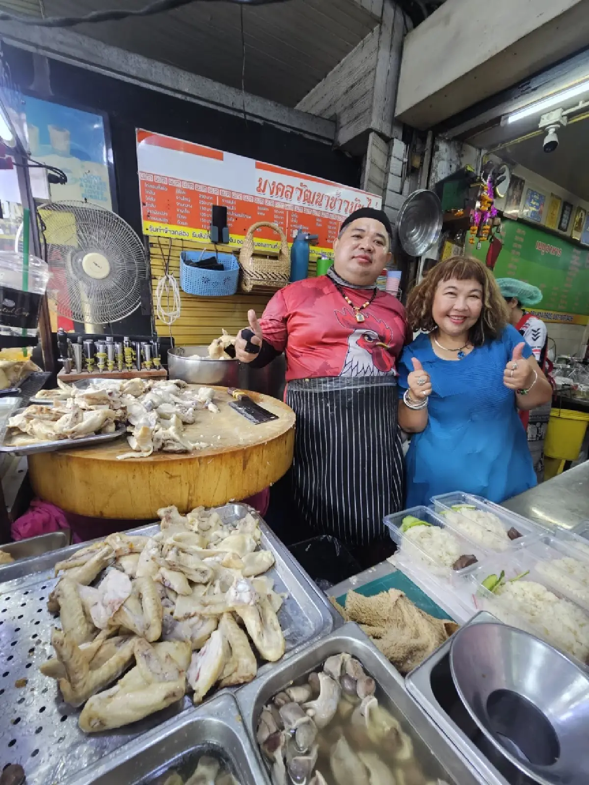 ‘มงคลวัฒนาข้าวมันไก่’  เจ้าเก่าสะพานควาย ไก่นุ่ม น้ำจิ้มรสเด็ด