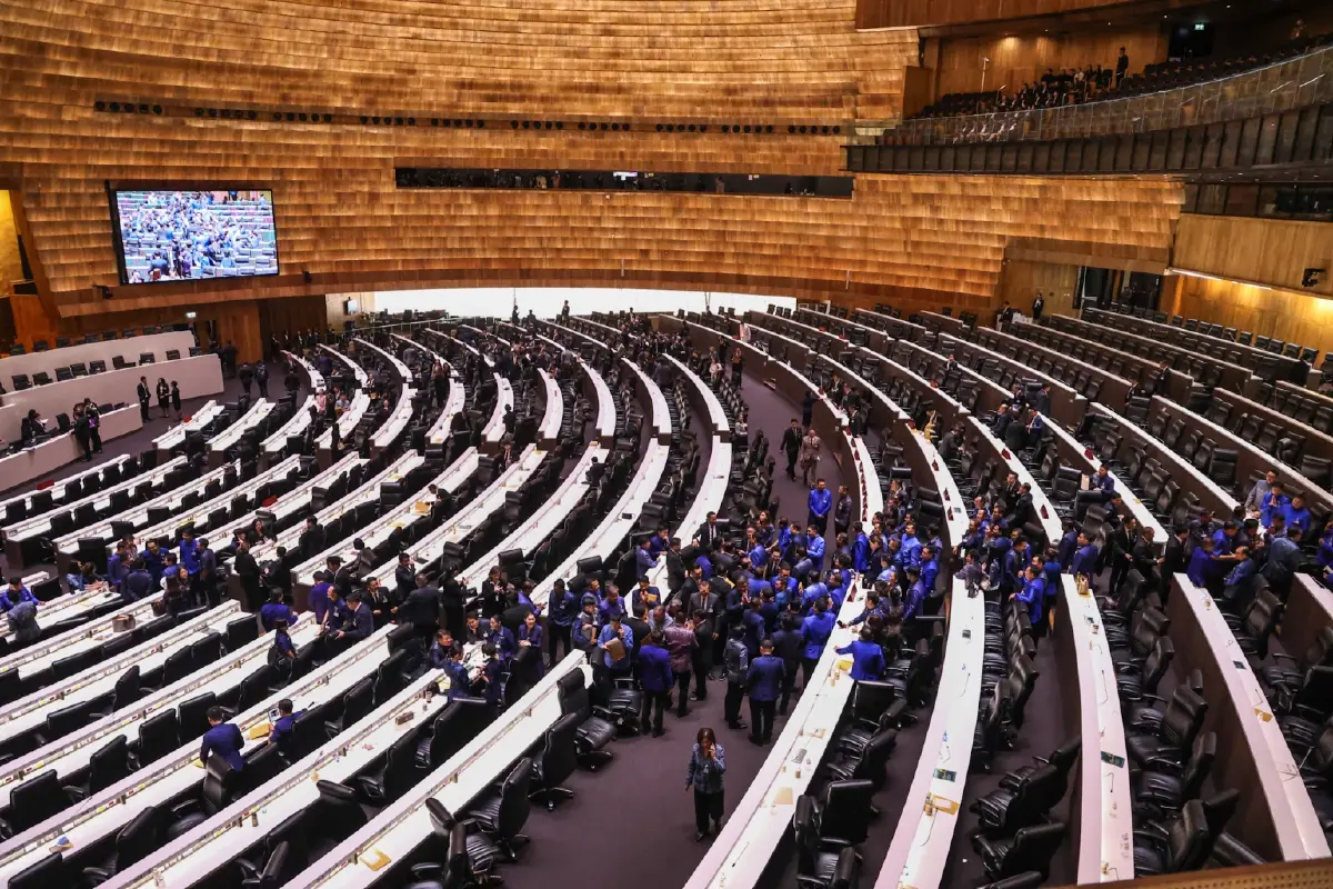 สัญญาณเตะถ่วง ‘รัฐธรรมนูญใหม่’ ‘อนุทิน 2’ต่อรอง ‘อยู่ยาว’?