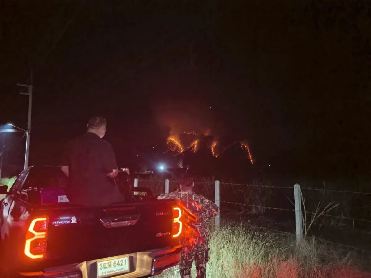 'ตรึงกำลัง 24 ชม.' สยบไฟป่าเขาสลักพระ หลังเพลิงโหมหนักบนสันเขา