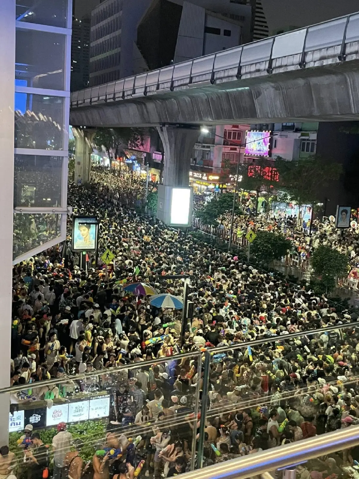 สงกรานต์ กทม. 69 แห่ร่วมงานพุ่งเกือบ 5 ล้านคน สยามสแควร์ยืนหนึ่ง ทะลุ 1.5 ล้านคน