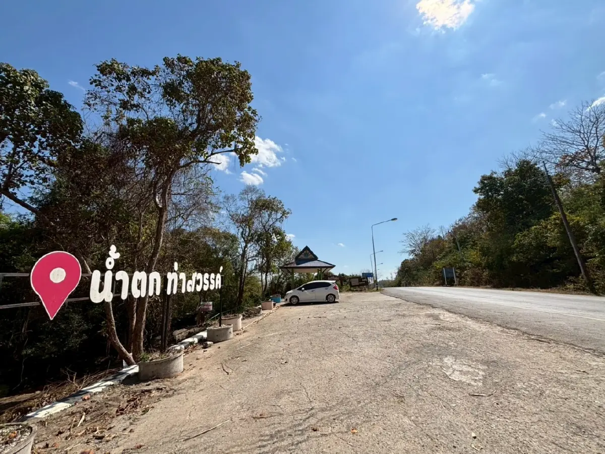 หน้าร้อน ปักหมุดเที่ยวเลย 'น้ำตกท่าสวรรค์' อ.นาด้วง น้ำใสไหลเย็น