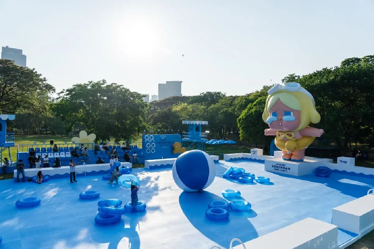 ครั้งแรก ลานเล่นน้ำสงกรานต์ Crybaby อาร์ตทอยยักษ์ในสวนลุมพินี