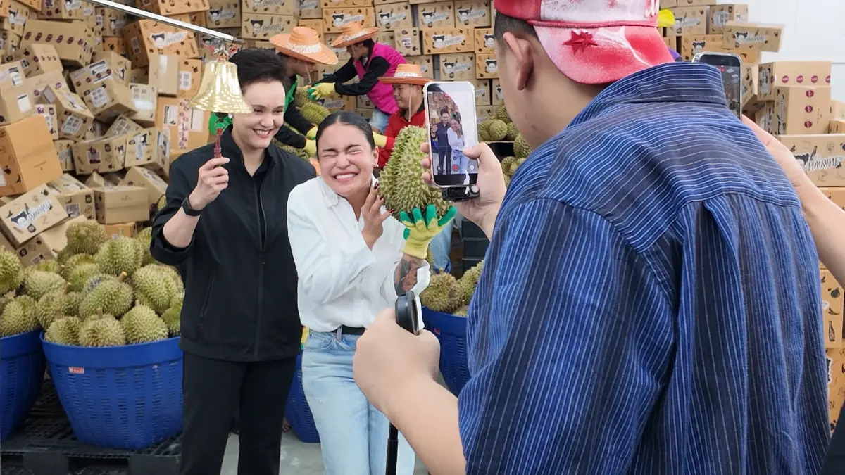 LIVE หน้าไลฟ์สด ศุภจี-พิมรี่พาย ขายทุเรียนลูกละ 100 ขายปุ๋ย ให้เพื่อนรัก