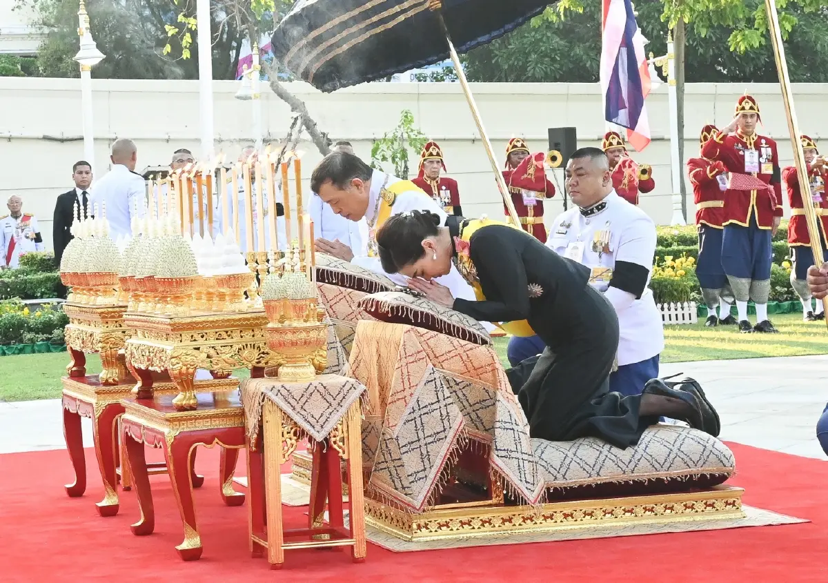 ในหลวง-พระราชินี เสด็จฯ ไปในการพระราชพิธี วันจักรี 2569