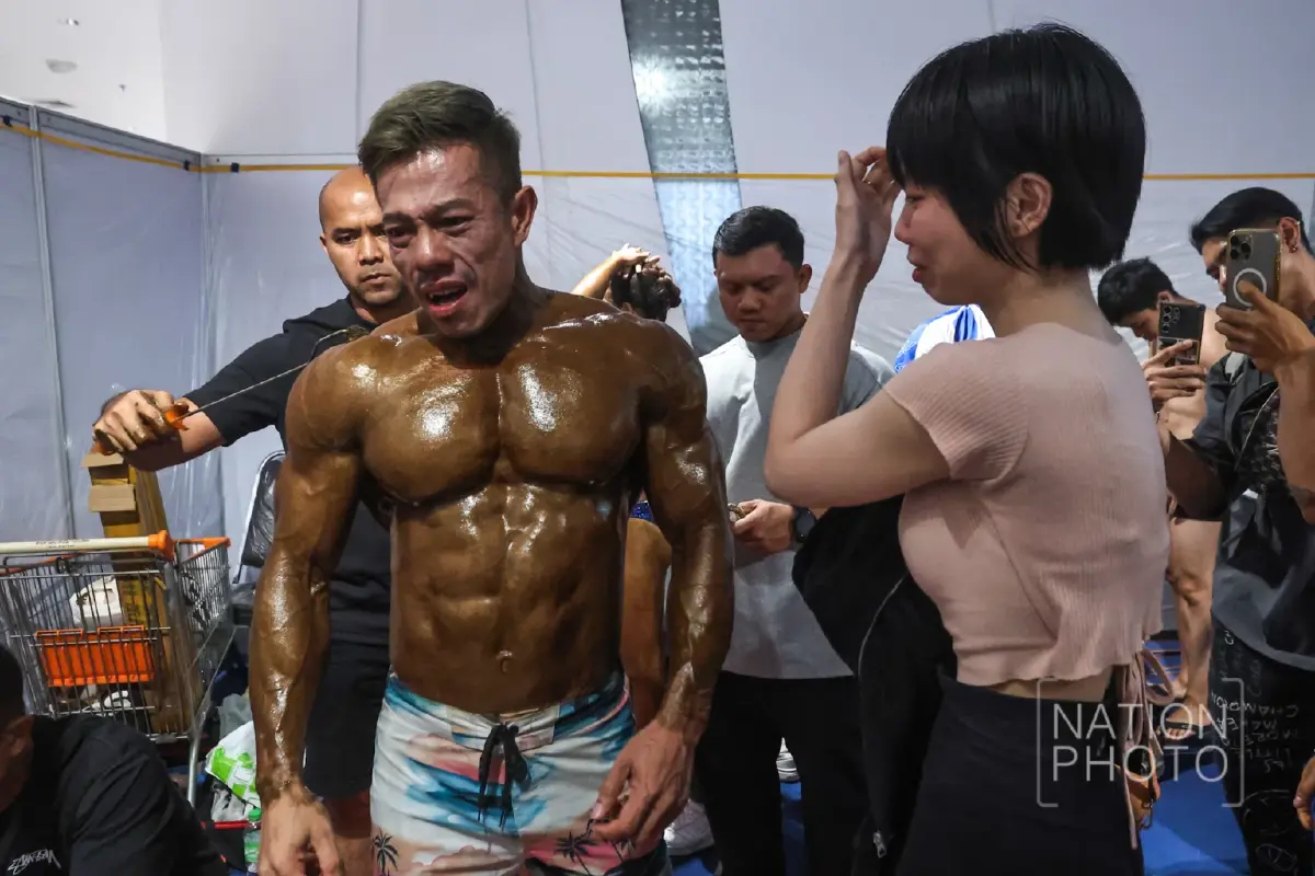 'พ่อพนา' ปล่อยโฮดีใจ 'น้องทับทิม' ให้กำลังใจถึงหลังเวทีก่อนขึ้นแข่งขันเพาะกาย