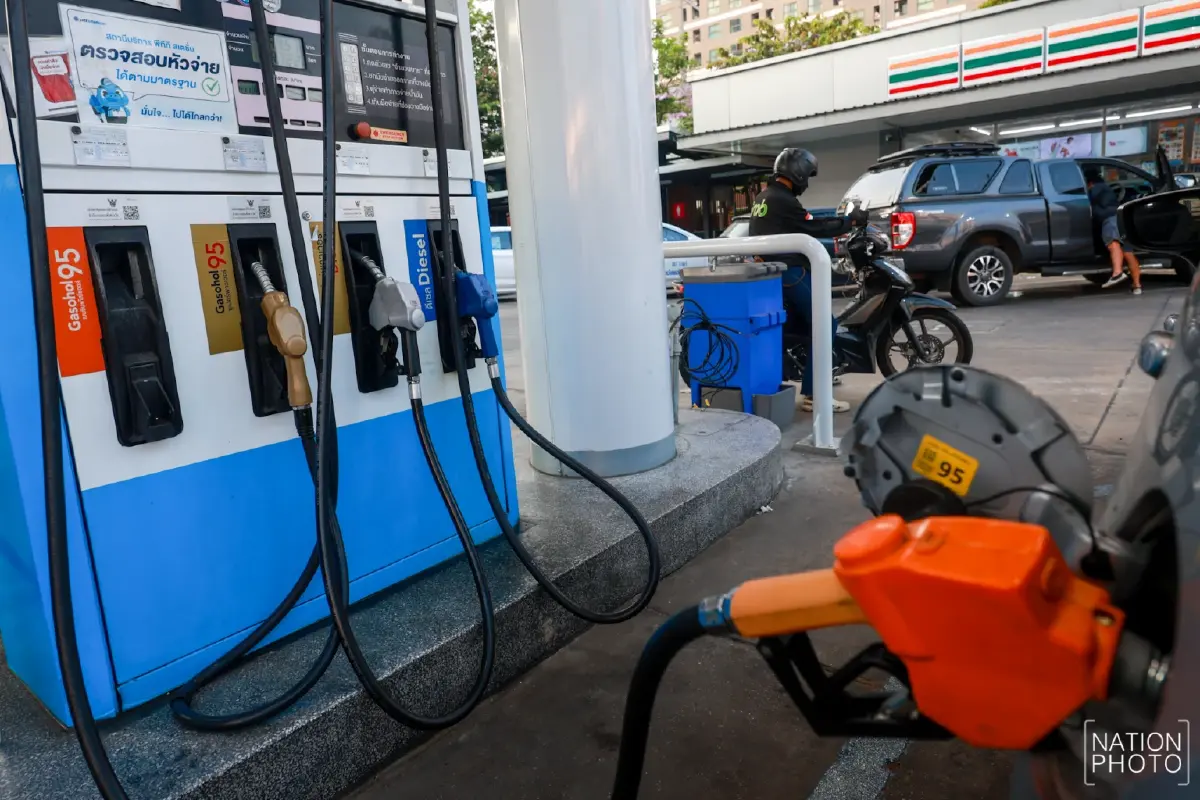 สกัด'น้ำมันการเมือง'ลามรัฐบาล  ลดเงื่อนไขรุกไล่ ปมครหา'ทุนพลังงาน'