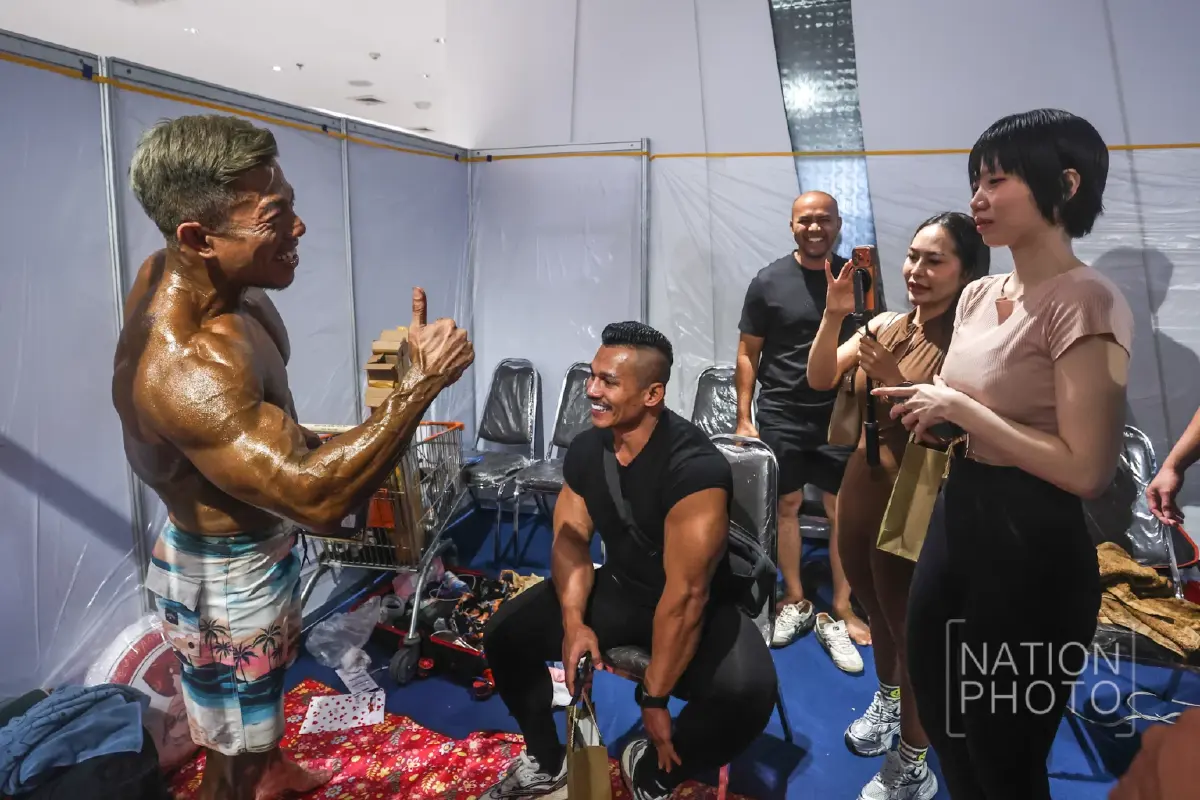 'พ่อพนา' ปล่อยโฮดีใจ 'น้องทับทิม' ให้กำลังใจถึงหลังเวทีก่อนขึ้นแข่งขันเพาะกาย