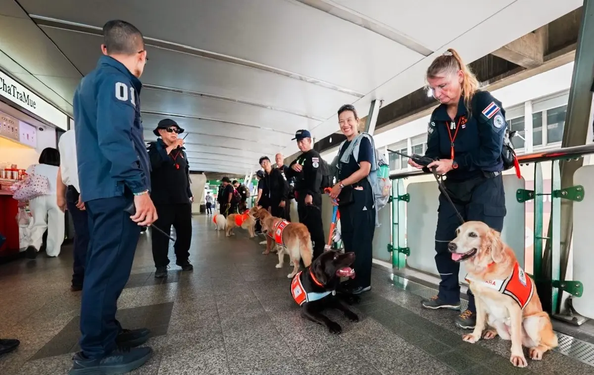 บีทีเอส เปิดสถานีต้อนรับทีม K9 USAR Thailand ฝึกซ้อมเคลื่อนย้ายกำลังพลผ่านระบบรถไฟฟ้า