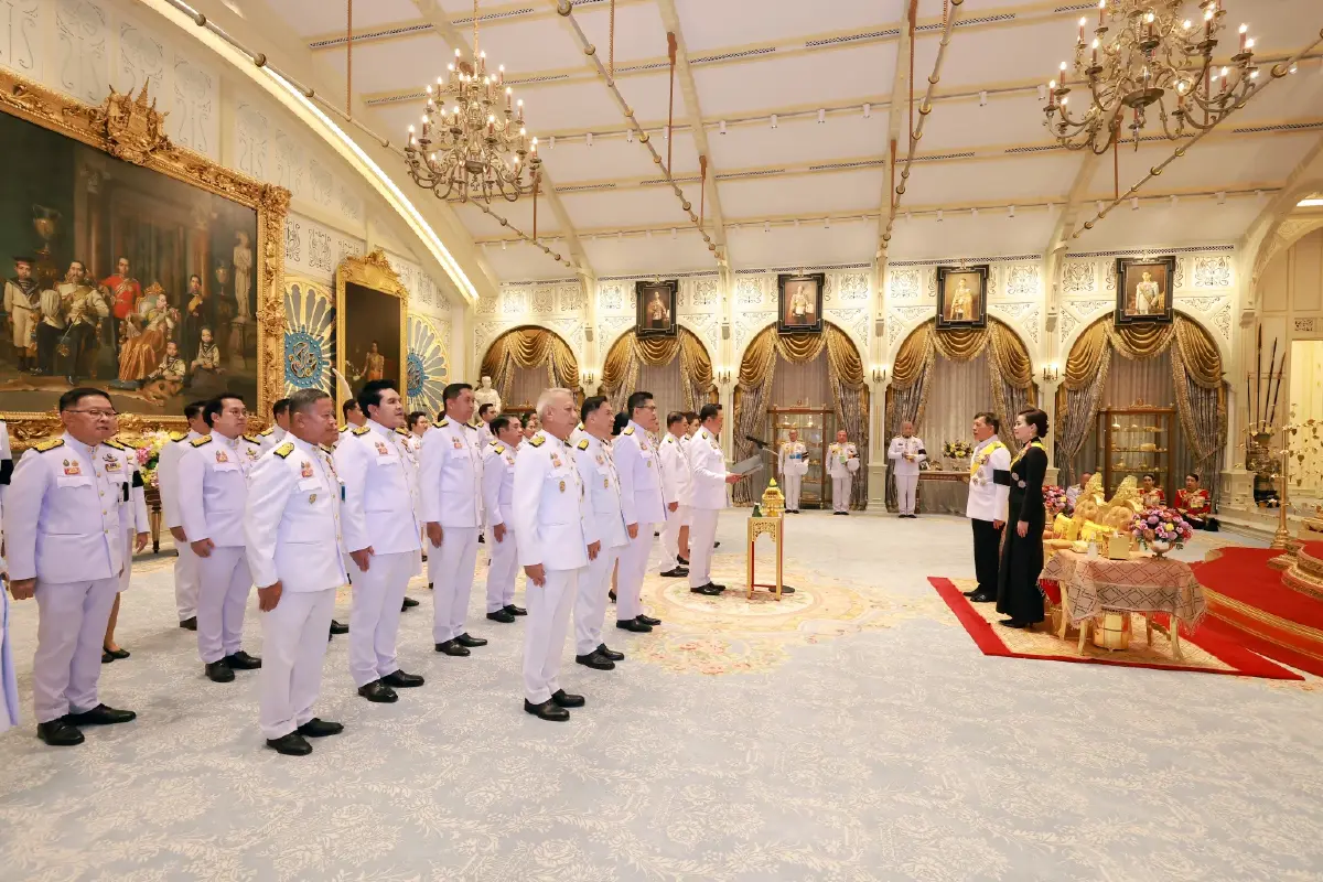 ในหลวง-พระราชินี พระราชทานพระบรมราชวโรกาสให้ คณะนายกฯ เฝ้าทูลละอองธุลีพระบาท