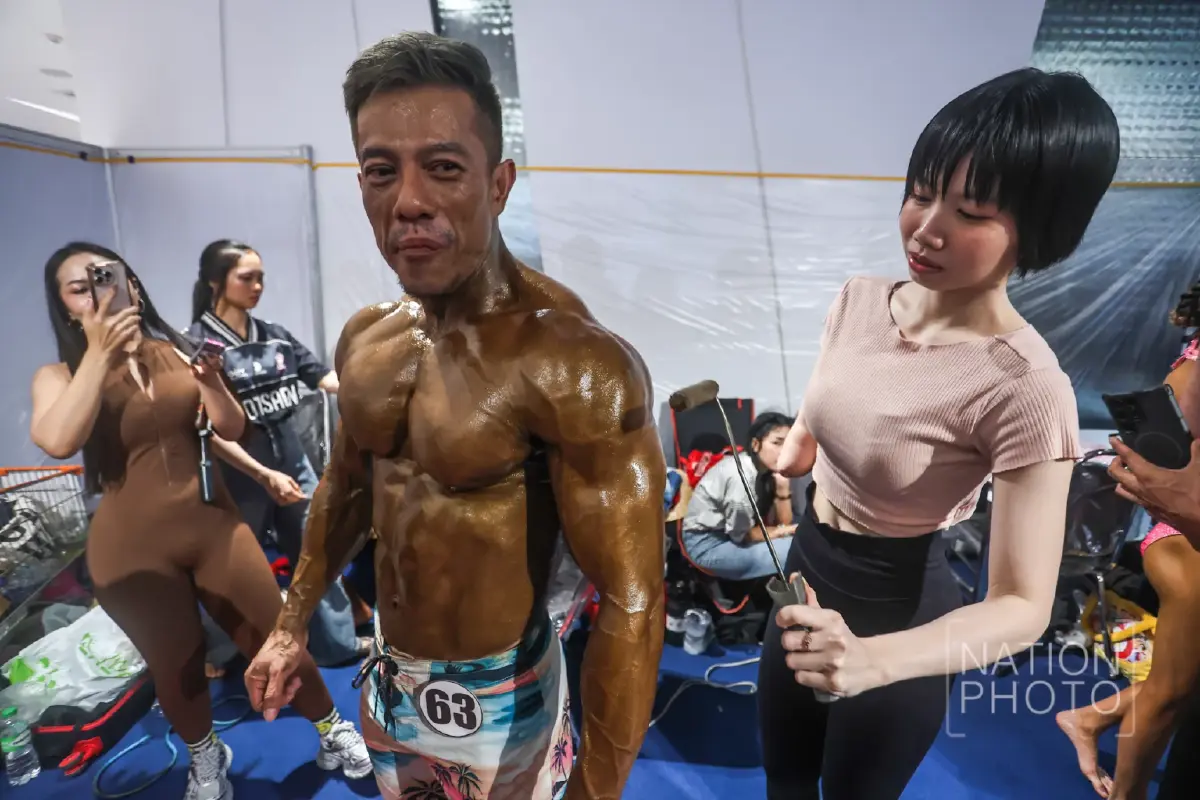 'พ่อพนา' ปล่อยโฮดีใจ 'น้องทับทิม' ให้กำลังใจถึงหลังเวทีก่อนขึ้นแข่งขันเพาะกาย