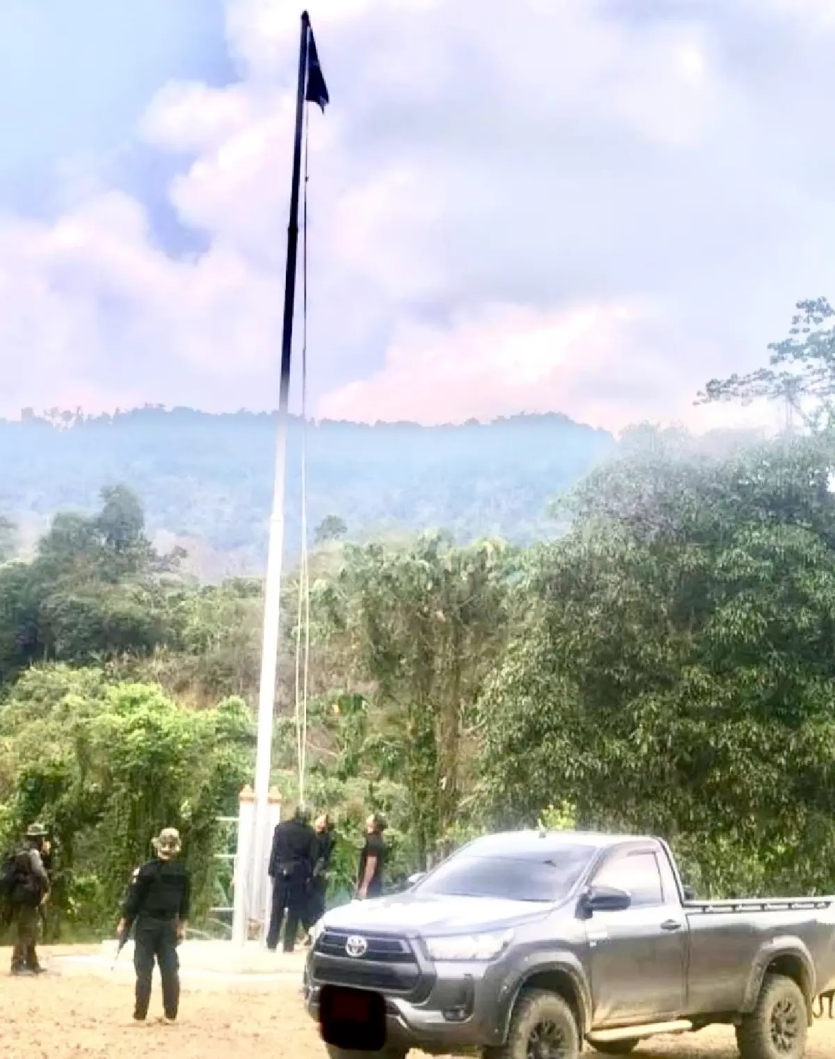 ฉก.นย.จันทบุรี ยัน ธงชาติไทย ยังอยู่ในพื้นที่เนินตัวยู บ้านผักกาด