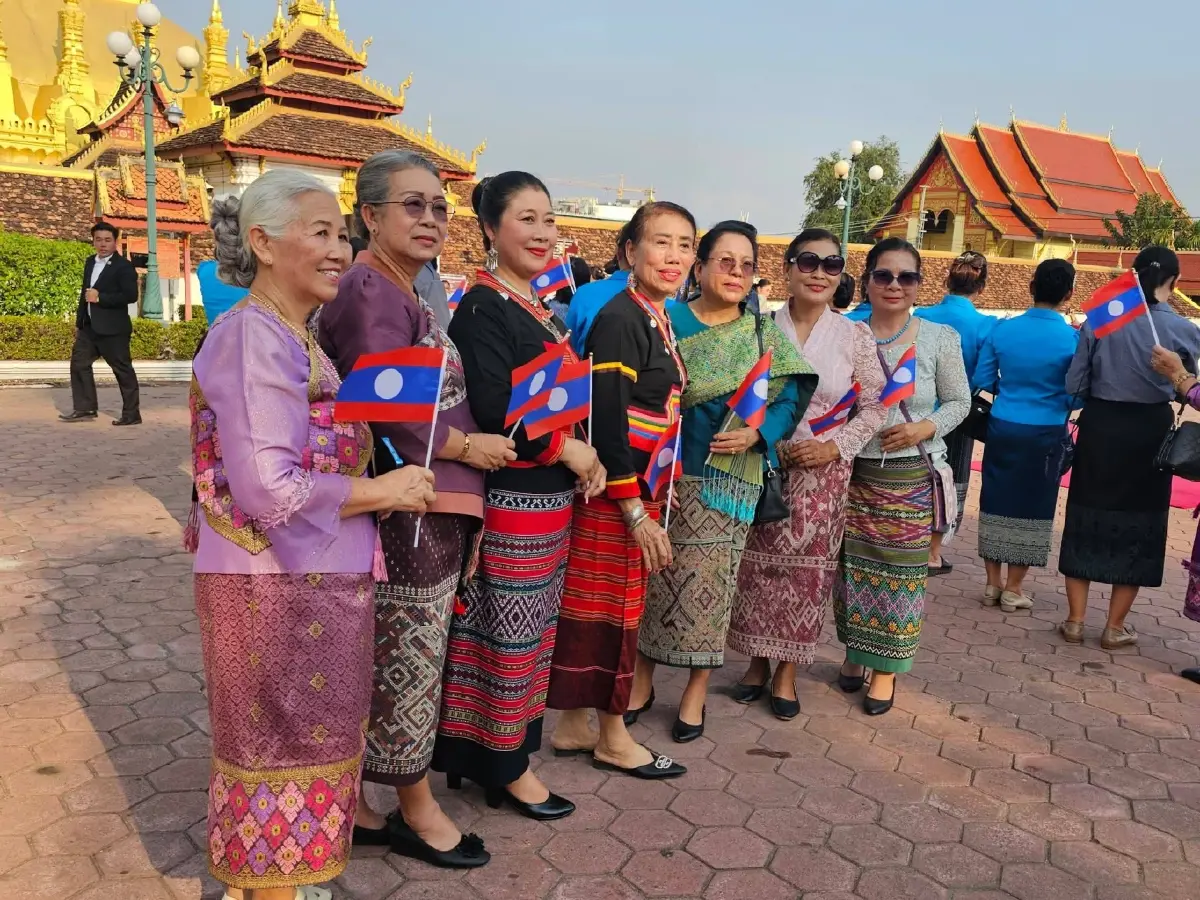 เมื่อชีวิตค่อย ๆ เดิน…ที่เวียงจันทน์ | World Wide View