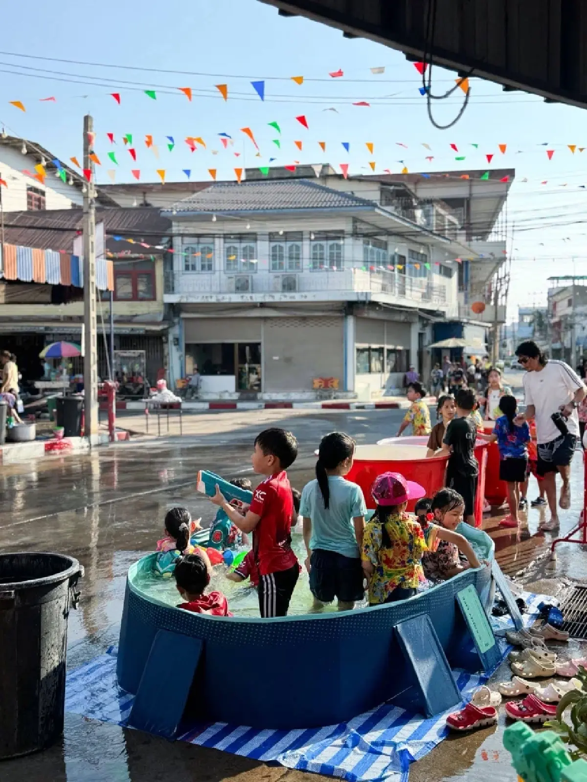 สิงห์บุรีคึกคัก คนแห่เที่ยว 'Songkran Festival สาดสนุก สุขแบบจุกๆ'