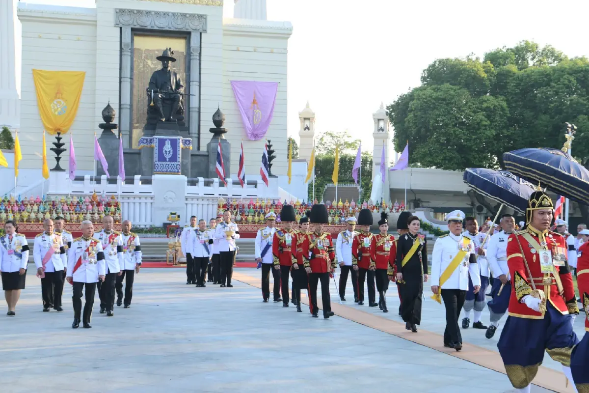 ในหลวง-พระราชินี เสด็จฯ ไปในการพระราชพิธี วันจักรี 2569