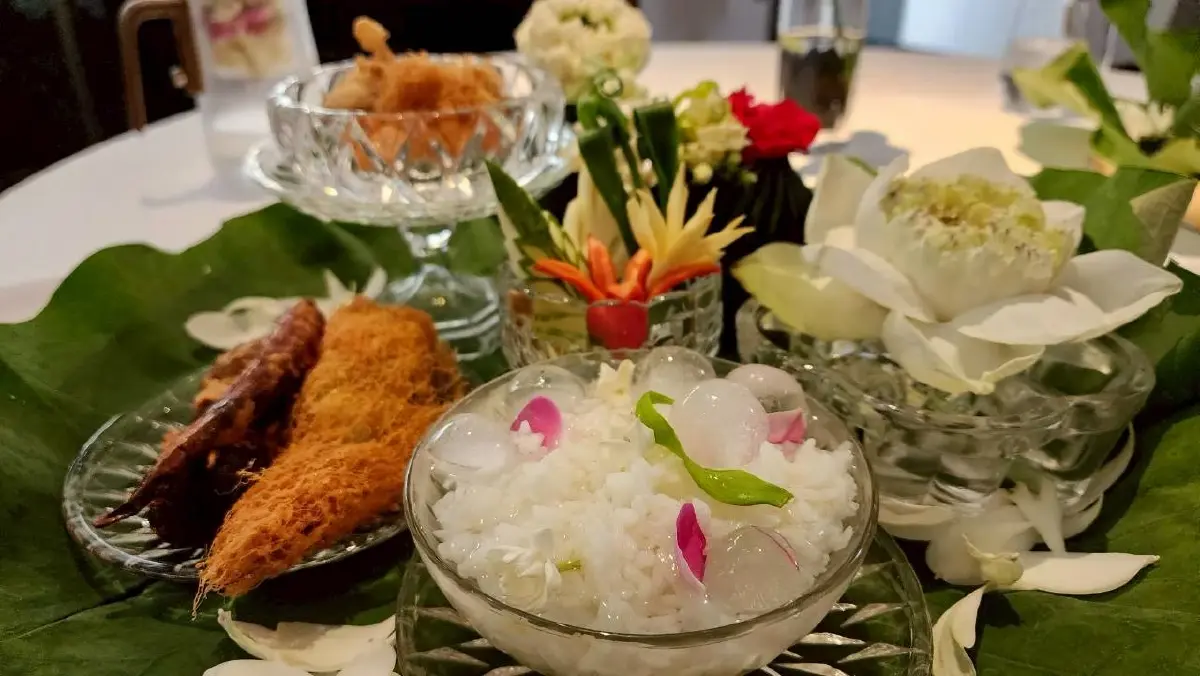 ‘5 ร้านข้าวแช่’ ปี 2026 อร่อย ในดวงใจหมูหวานชวนชิม ครบเครื่องจริงๆ