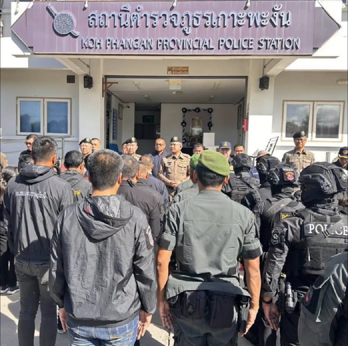 ตร. กวาดล้าง “นอมินีเกาะพะงัน เฟส 2” ปูพรมค้น 32 บริษัท ยึดที่ดินหลายสิบไร่
