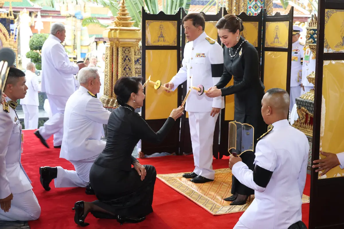 ในหลวง-พระราชินี ทรงบำเพ็ญพระราชกุศลวิสาขบูชา พุทธศักราช 2569