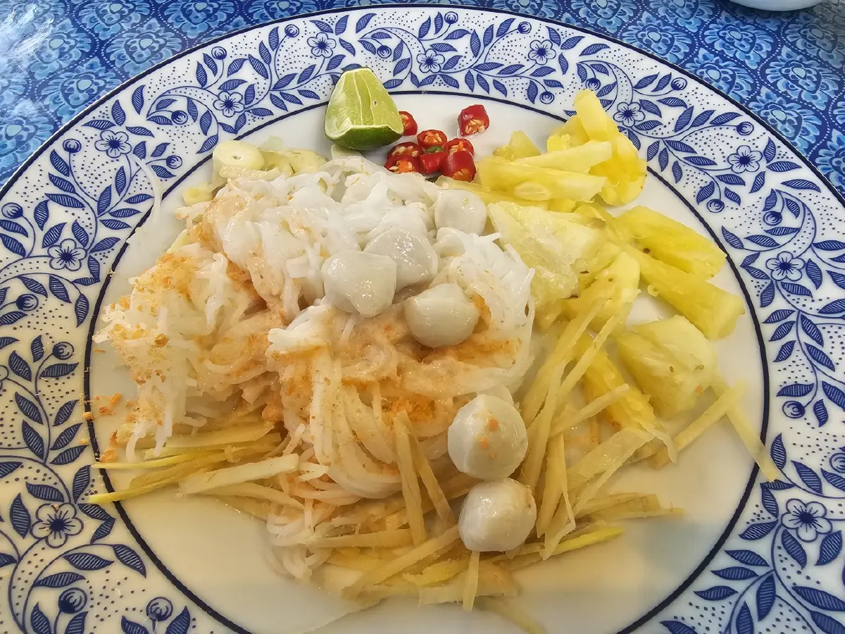 ‘บุฟเฟ่ต์ข้าวแกง' อร่อยคุ้ม 159 บาท ที่ 'ร้านครัวกลางกรุง'