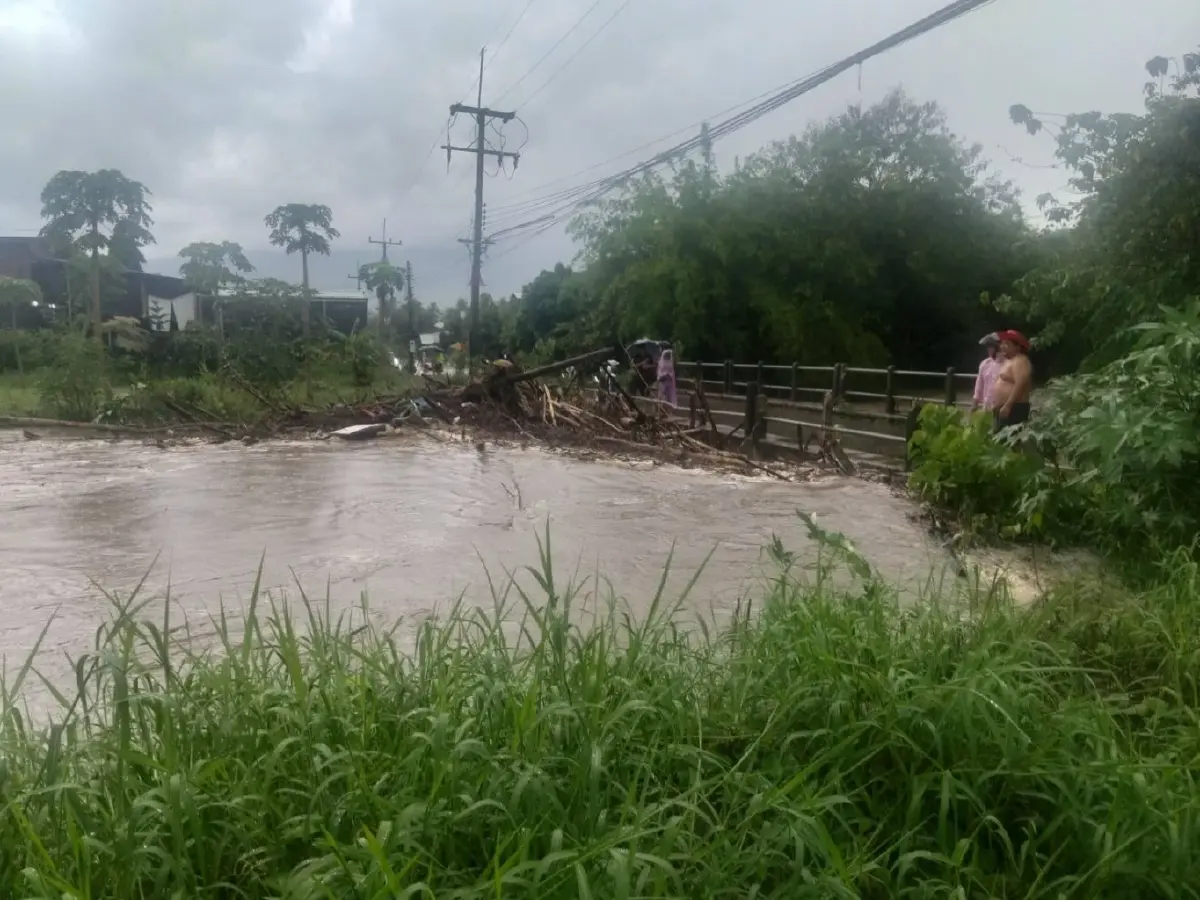 ฝนตกหนักเพชรบูรณ์ น้ำป่าทะลักจม 3 ตำบล ชาวบ้านหนีน้ำท่วมวุ่น