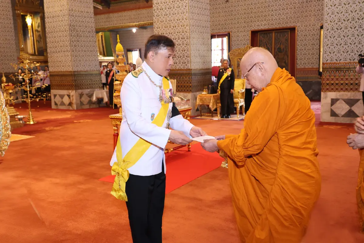 ในหลวง-พระราชินี เสด็จฯ ไปในการพระราชพิธีฉัตรมงคล พุทธศักราช 2569