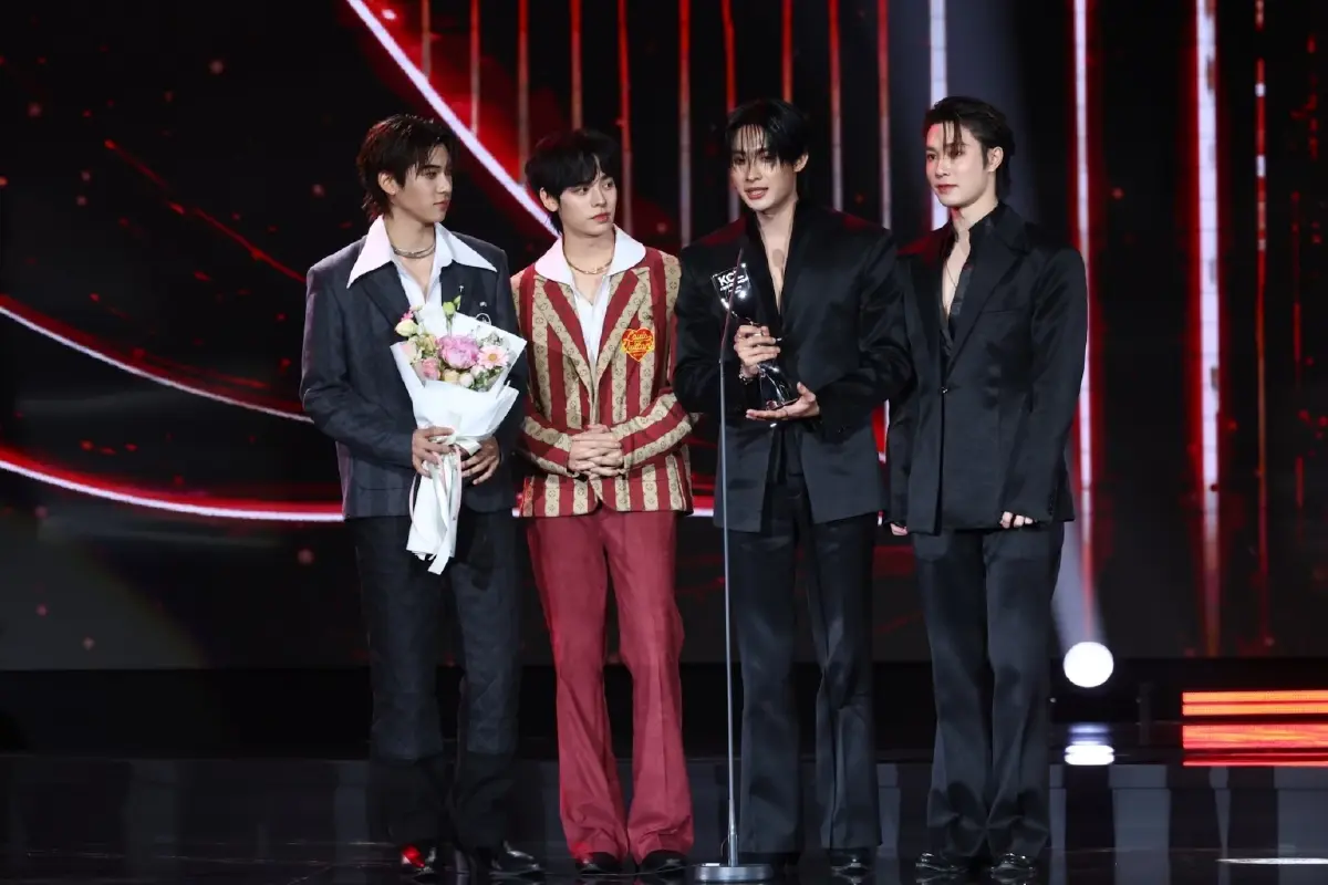‘เดอะสโตน’ - ‘สงคราม ส่งด่วน’ กวาดรางวัล ‘คมชัดลึก อวอร์ด’