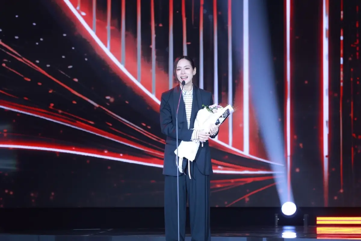 ‘เดอะสโตน’ - ‘สงคราม ส่งด่วน’ กวาดรางวัล ‘คมชัดลึก อวอร์ด’