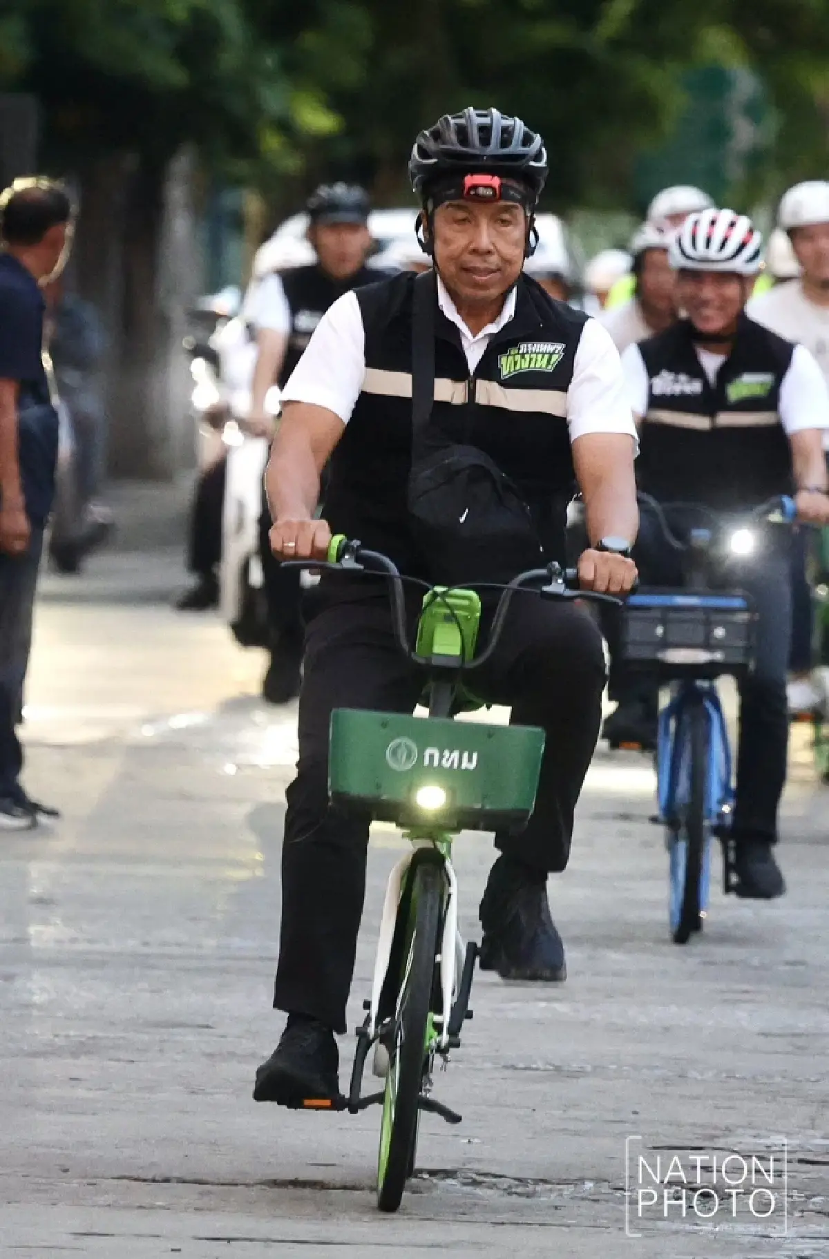 ชิงผู้ว่าฯ กทม.วันแรกคึก 'ชัชชาติ' ปั่นจักรยานมา ปชน.โหนรถเมล์