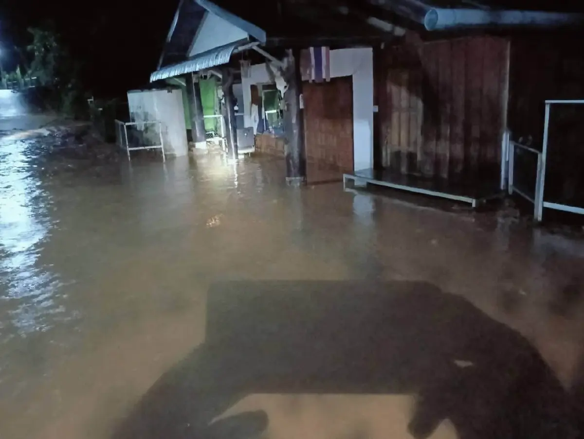 ฝนตกหนักน้ำป่าหลาก น่านน้ำท่วม 5 หมู่บ้าน