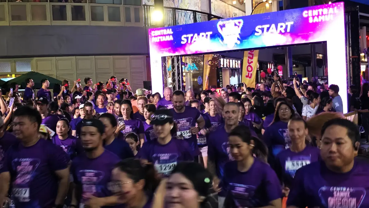 'สมุย' จัดเต็ม! วิ่งกลางคืนบนชายหาด 'Samui Neon Run 2026' กว่า 3,000 คน