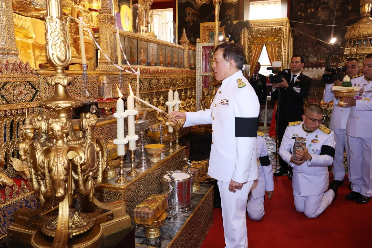 ในหลวง-พระราชินี ทรงบำเพ็ญพระราชกุศลวิสาขบูชา พุทธศักราช 2569