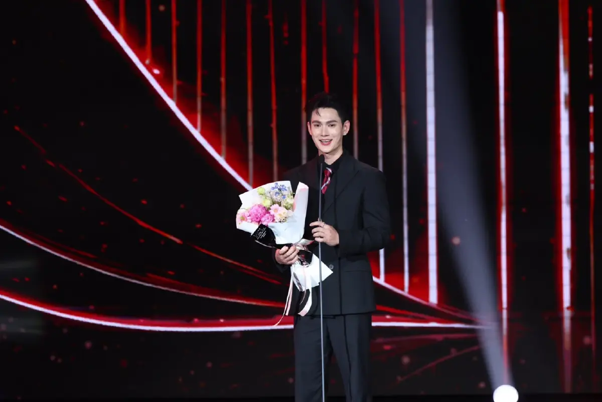 ‘เดอะสโตน’ - ‘สงคราม ส่งด่วน’ กวาดรางวัล ‘คมชัดลึก อวอร์ด’