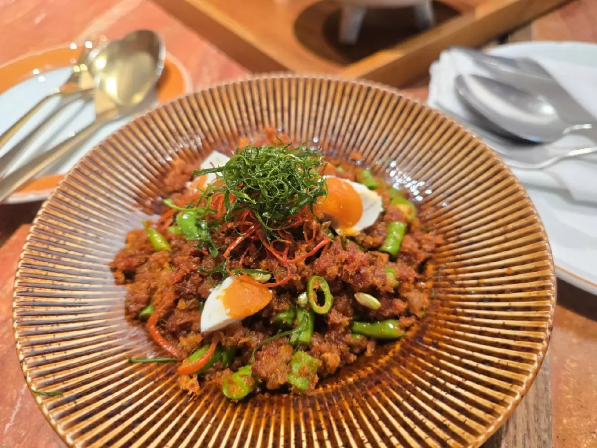 'บุรามาลี' (Bura Marie) อาหารไทยในโรงน้ำชา และ 'ข้าวแช่'