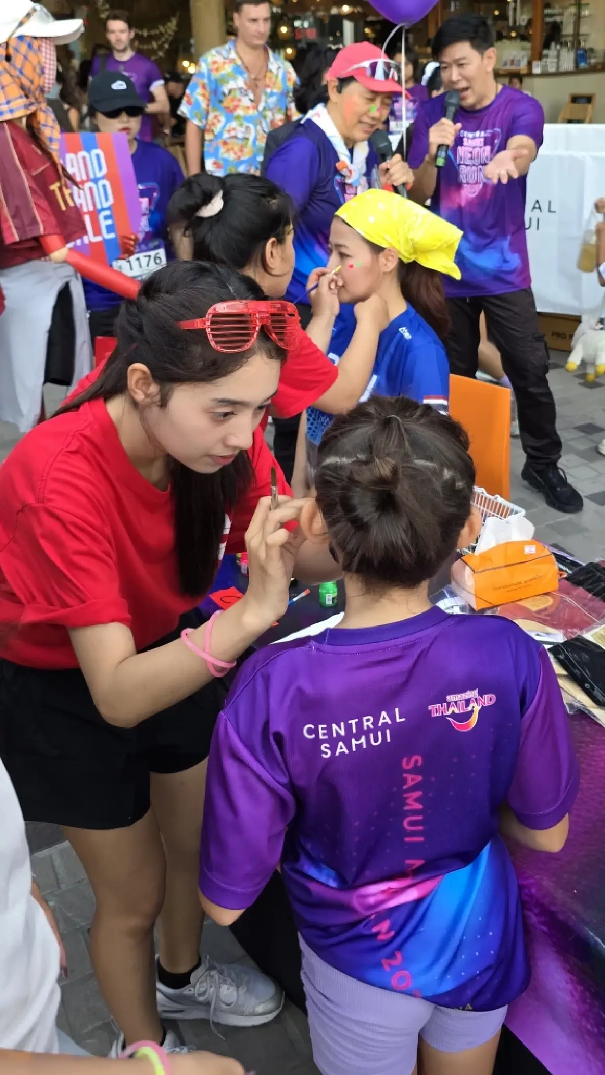 'สมุย' จัดเต็ม! วิ่งกลางคืนบนชายหาด 'Samui Neon Run 2026' กว่า 3,000 คน