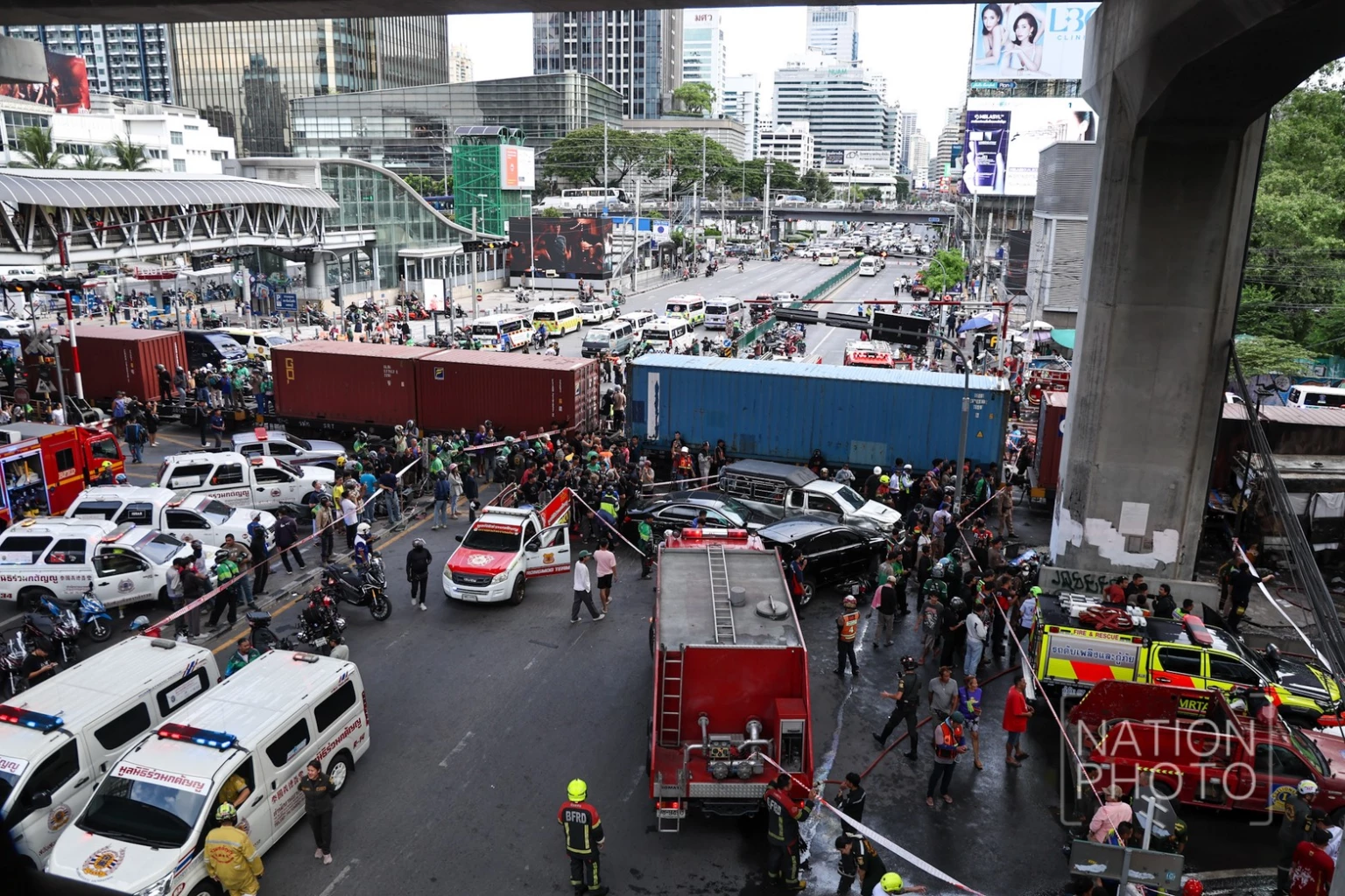ด่วน! เกิดอุบัติเหตุ รถไฟชนรถเมล์ ไฟลุกท่วม เสียชีวิตหลายราย หลีกเลี่ยงเส้นทาง