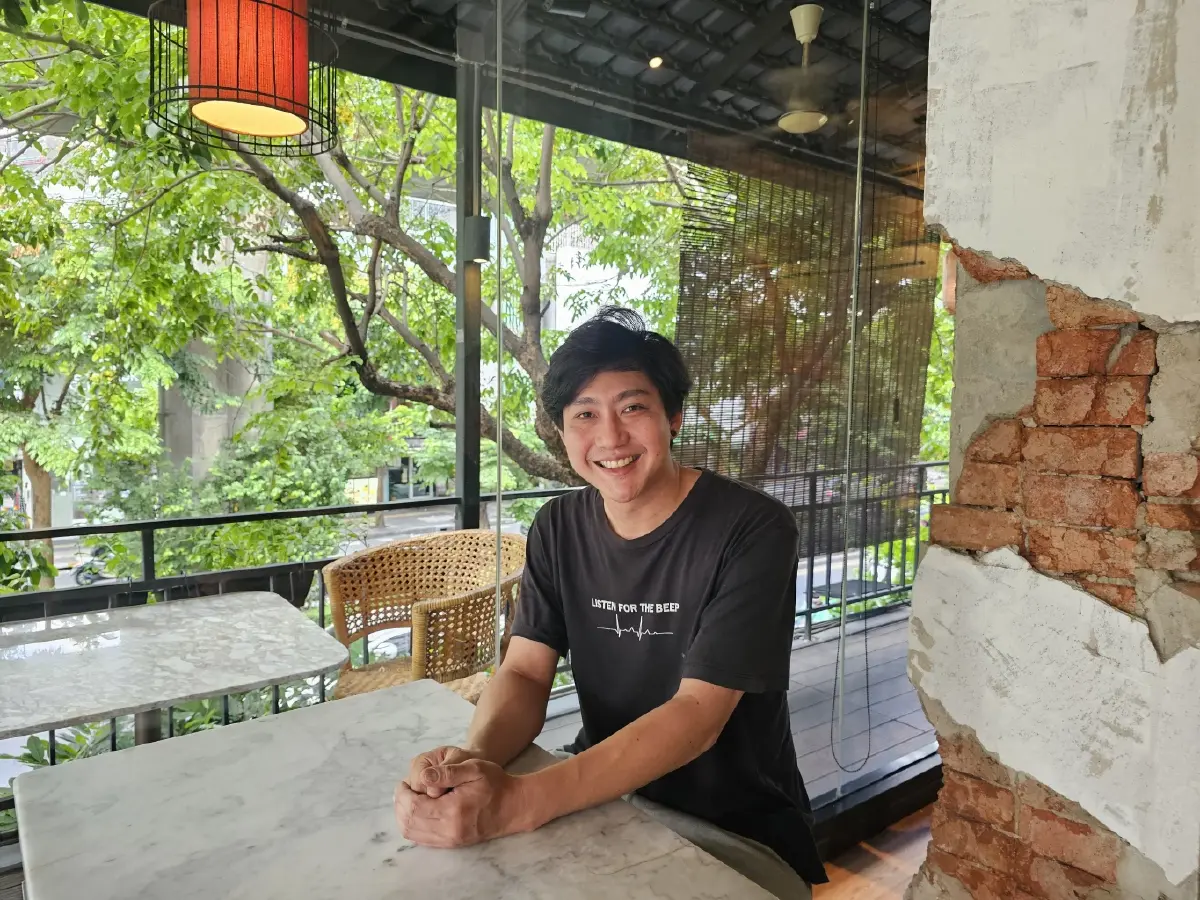 ‘หมูแดง’ นุ่มละมุน ย่างเตาถ่านหอมกรุ่น ณ ‘Roast House & Wok Culture’
