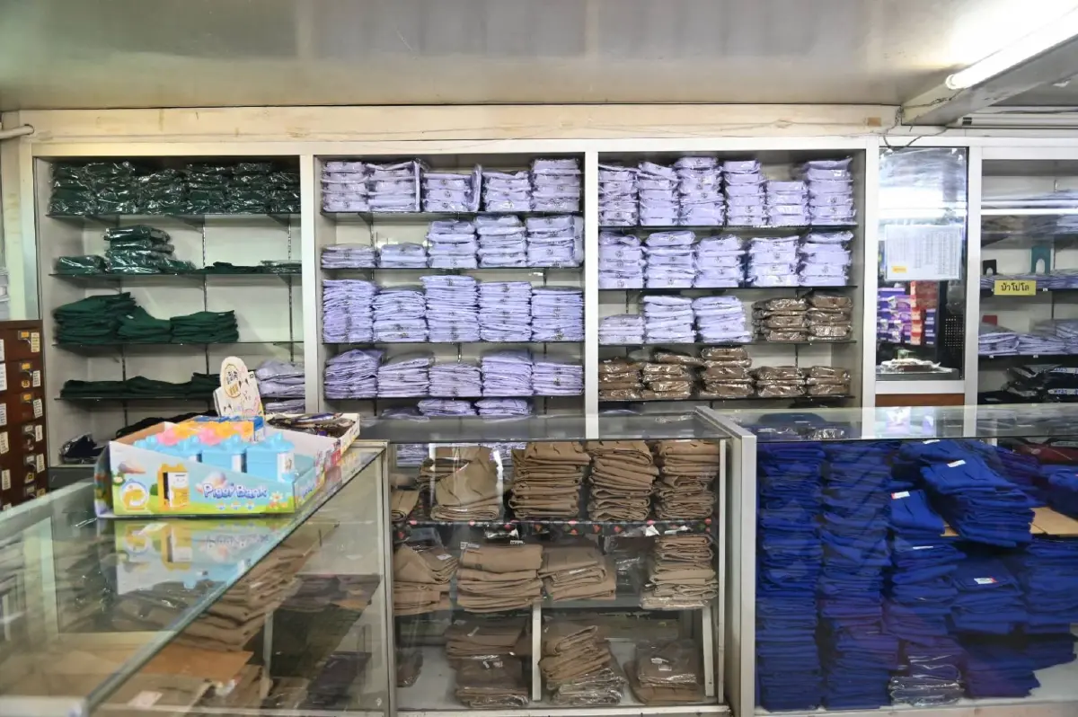 ส่องราคาชุดนักเรียน 69 แบรนด์ดังราคาเดิม พาณิชย์จัดหนักลด 86%