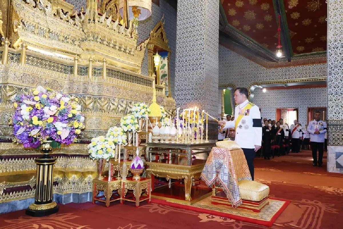 ในหลวง-พระราชินี เสด็จฯ บำเพ็ญพระราชกุศลทักษิณานุปทาน ในการพระราชพิธีฉัตรมงคล 2569