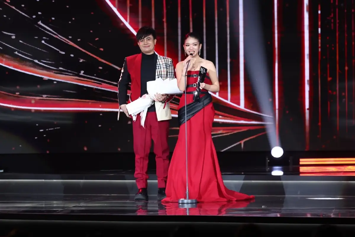 ‘เดอะสโตน’ - ‘สงคราม ส่งด่วน’ กวาดรางวัล ‘คมชัดลึก อวอร์ด’
