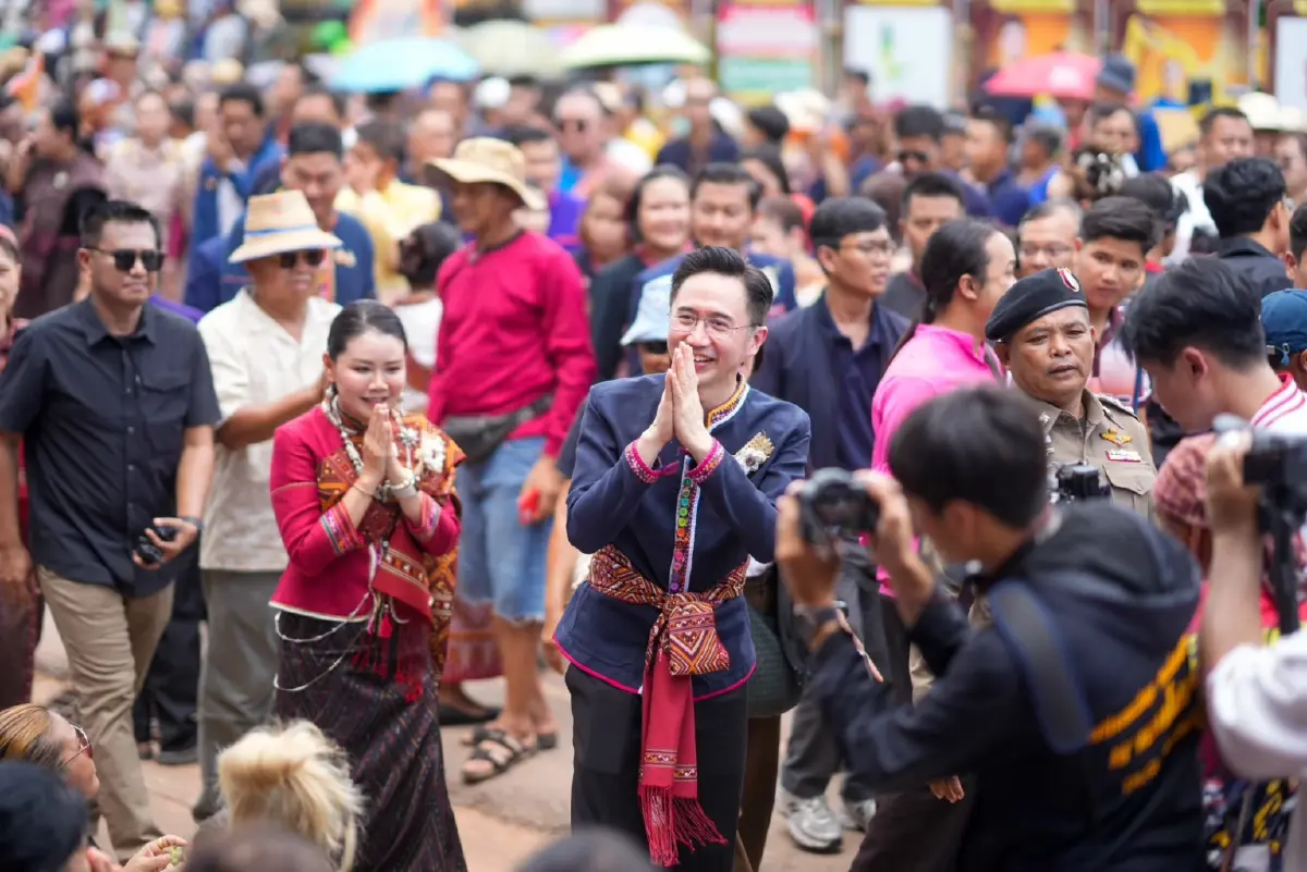 'ยศชนัน' ลุยงานวันหยุด เปิดงานบุญบั้งไฟ ดันกาฬสินธุ์เมืองเที่ยว