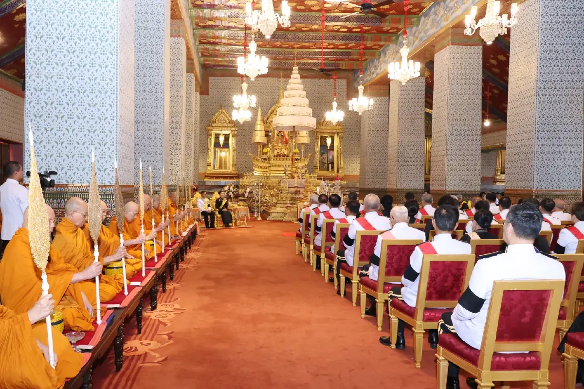 ในหลวง-พระราชินี เสด็จฯ ไปในการพระราชพิธีฉัตรมงคล พุทธศักราช 2569