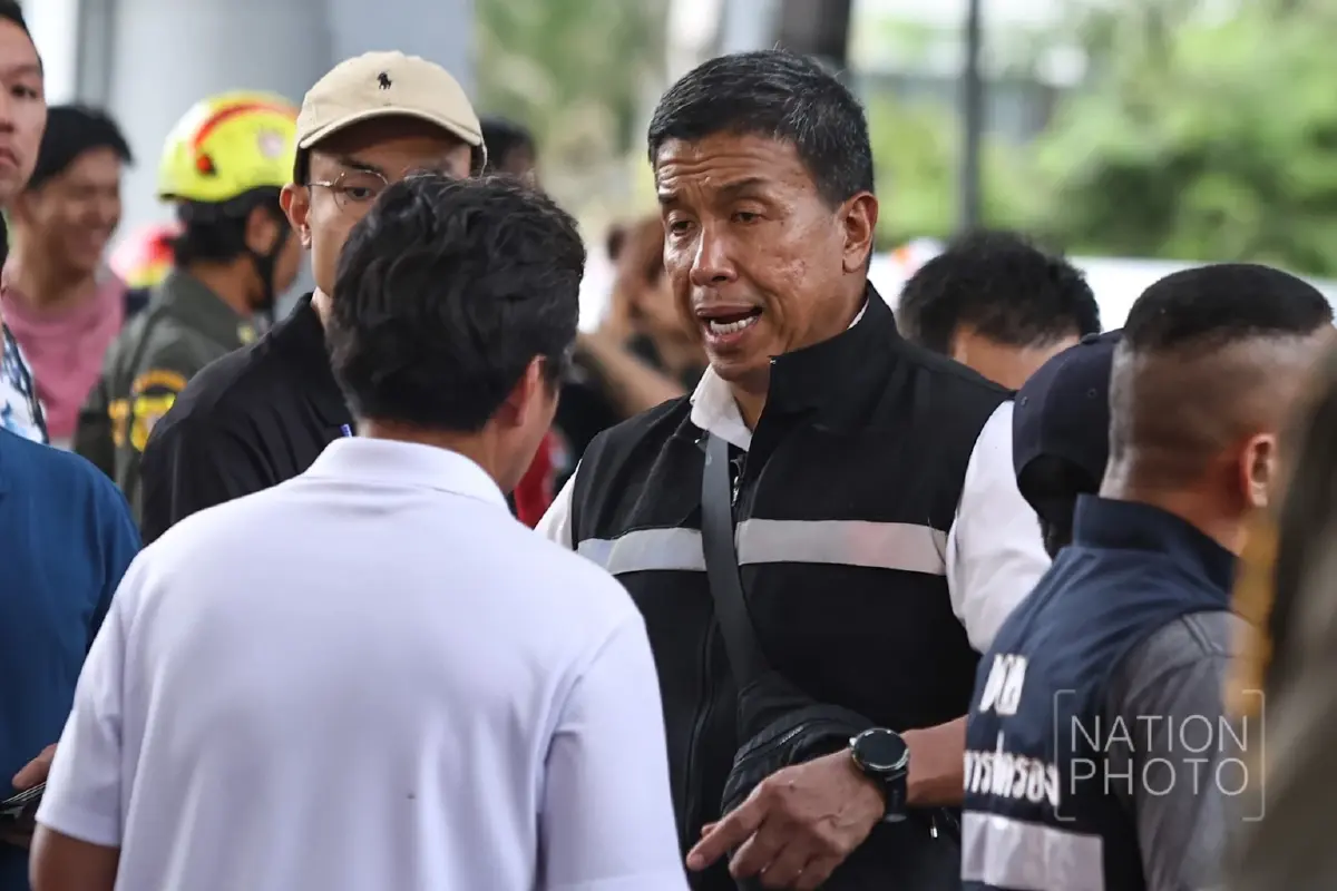 'ชัชชาติ' รุดตรวจเหตุรถไฟชนรถเมล์ เร่งเคลียร์พื้นที่