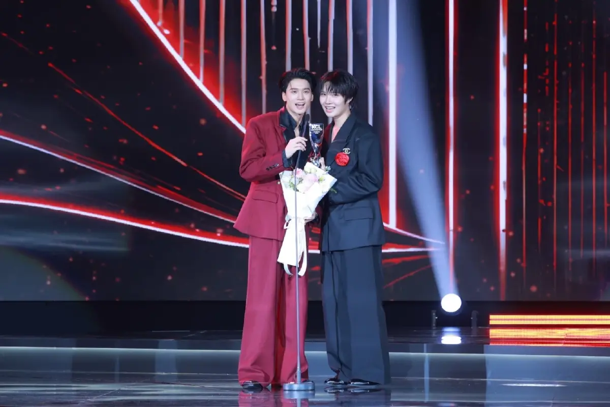 ‘เดอะสโตน’ - ‘สงคราม ส่งด่วน’ กวาดรางวัล ‘คมชัดลึก อวอร์ด’