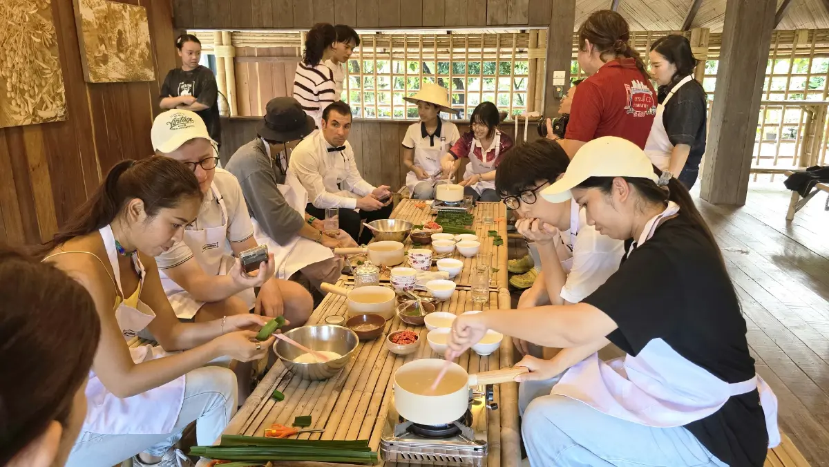 ท่องเที่ยววิถีใหม่ ปั่น ‘จักรยานน้ำ’ คลองบางหลวง ฟื้นฟูสายน้ำ