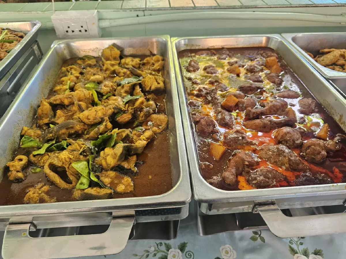 ‘บุฟเฟ่ต์ข้าวแกง' อร่อยคุ้ม 159 บาท ที่ 'ร้านครัวกลางกรุง'