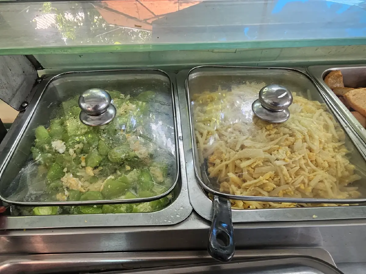 ‘บุฟเฟ่ต์ข้าวแกง' อร่อยคุ้ม 159 บาท ที่ 'ร้านครัวกลางกรุง'