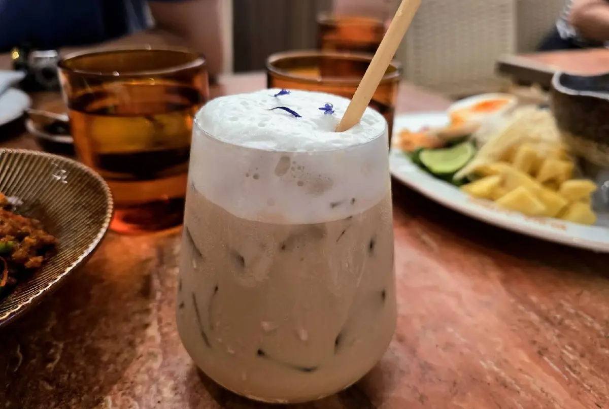 'บุรามาลี' (Bura Marie) อาหารไทยในโรงน้ำชา และ 'ข้าวแช่'