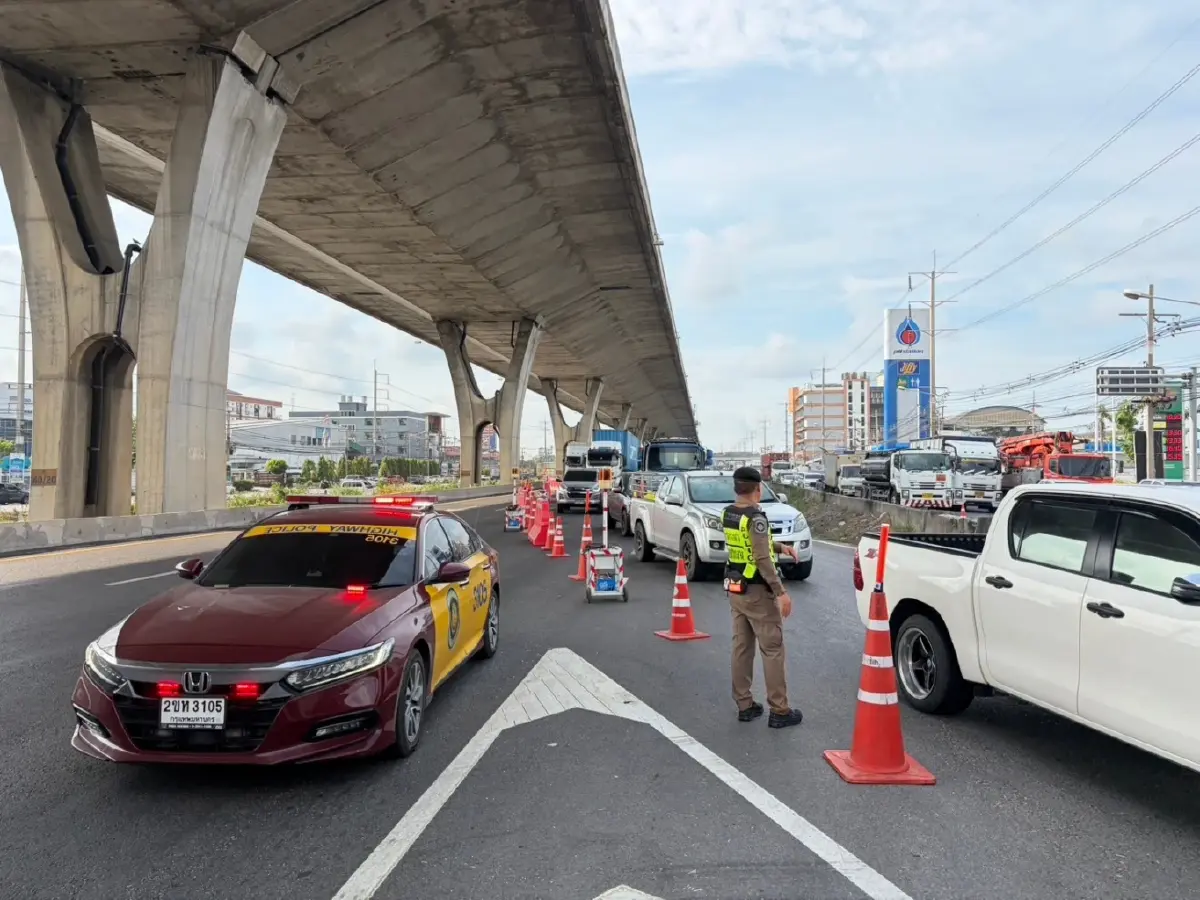 ปิดถนนบางนา-ตราด กม.40 ไฟไหม้รถแบตเตอรี่ลิเธียม เสี่ยงกระทบทางด่วน