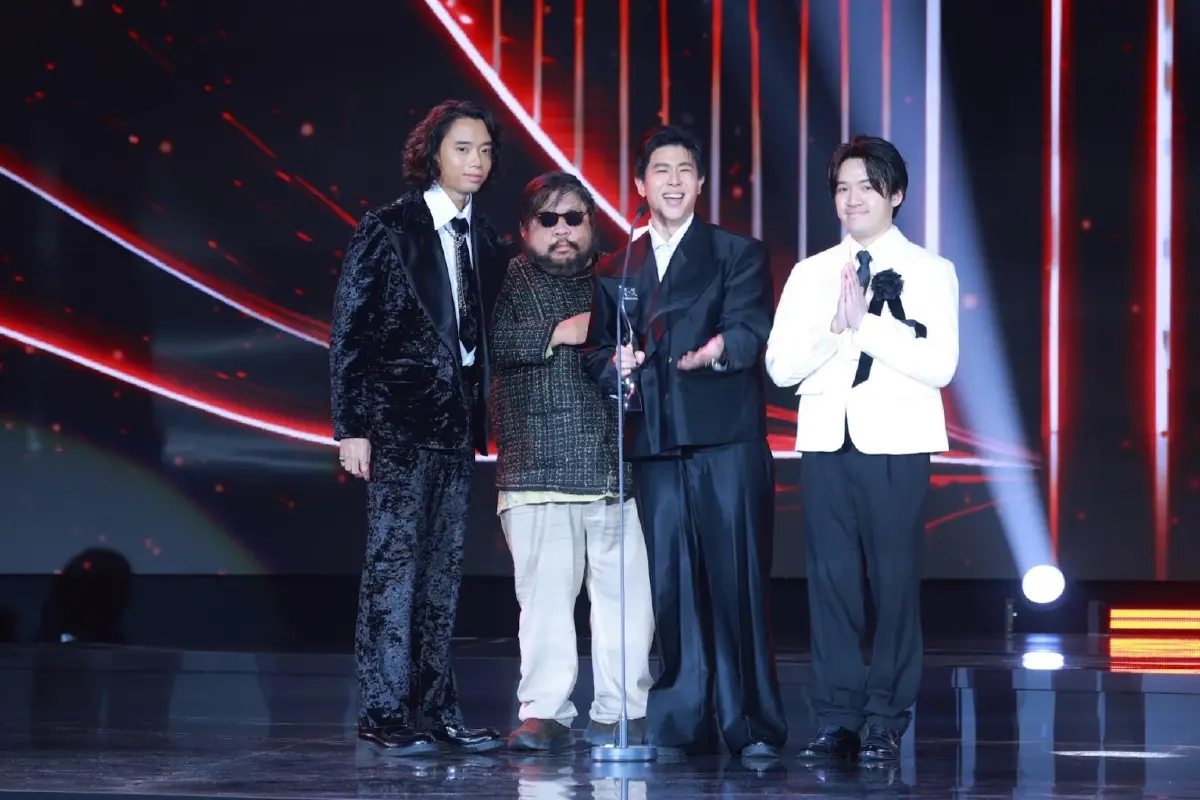 ‘เดอะสโตน’ - ‘สงคราม ส่งด่วน’ กวาดรางวัล ‘คมชัดลึก อวอร์ด’